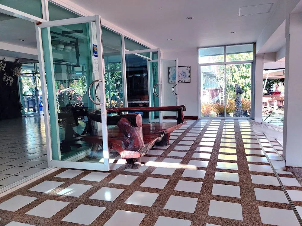 Thongpaeka Hotel