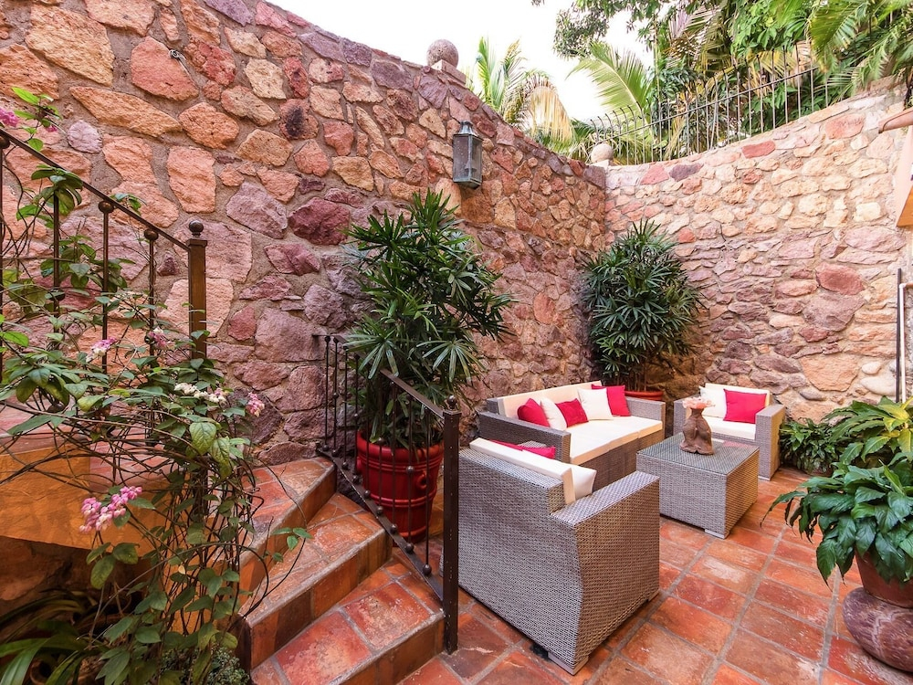 Villa Lola