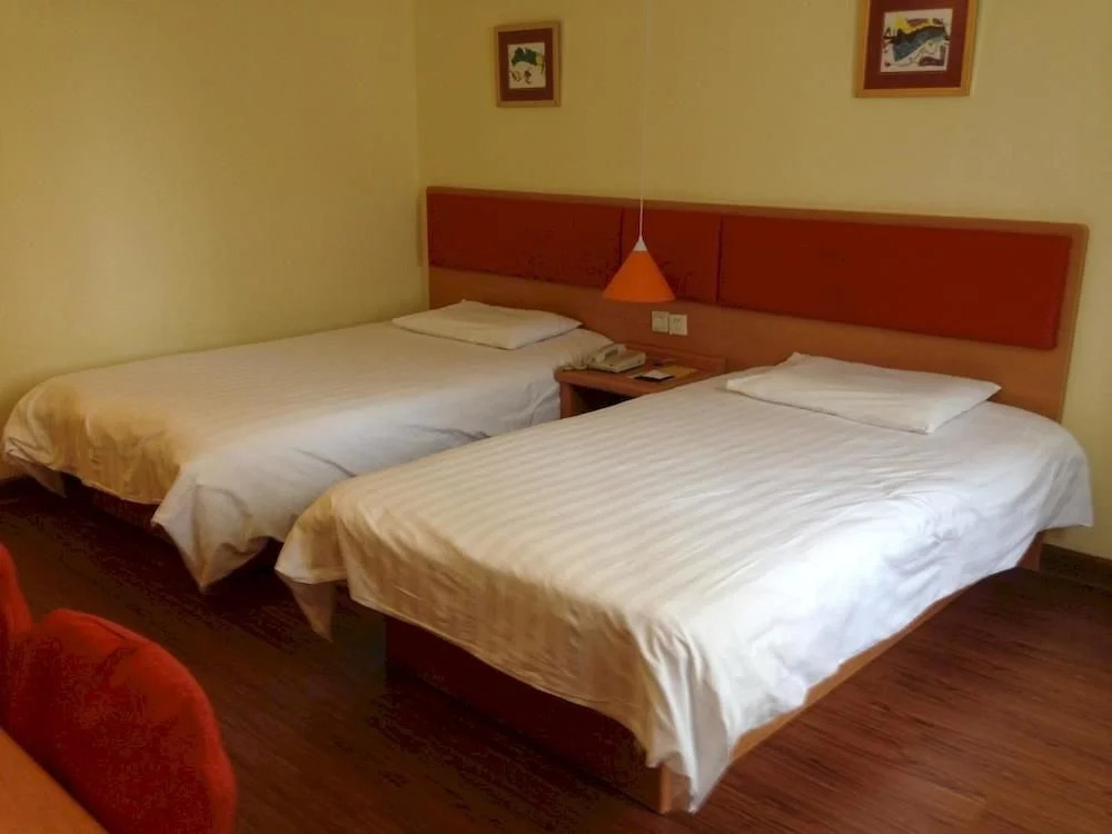 Home Inn (Shenzhen Dongmen Pedestrian Street Shaibu Metro Station)