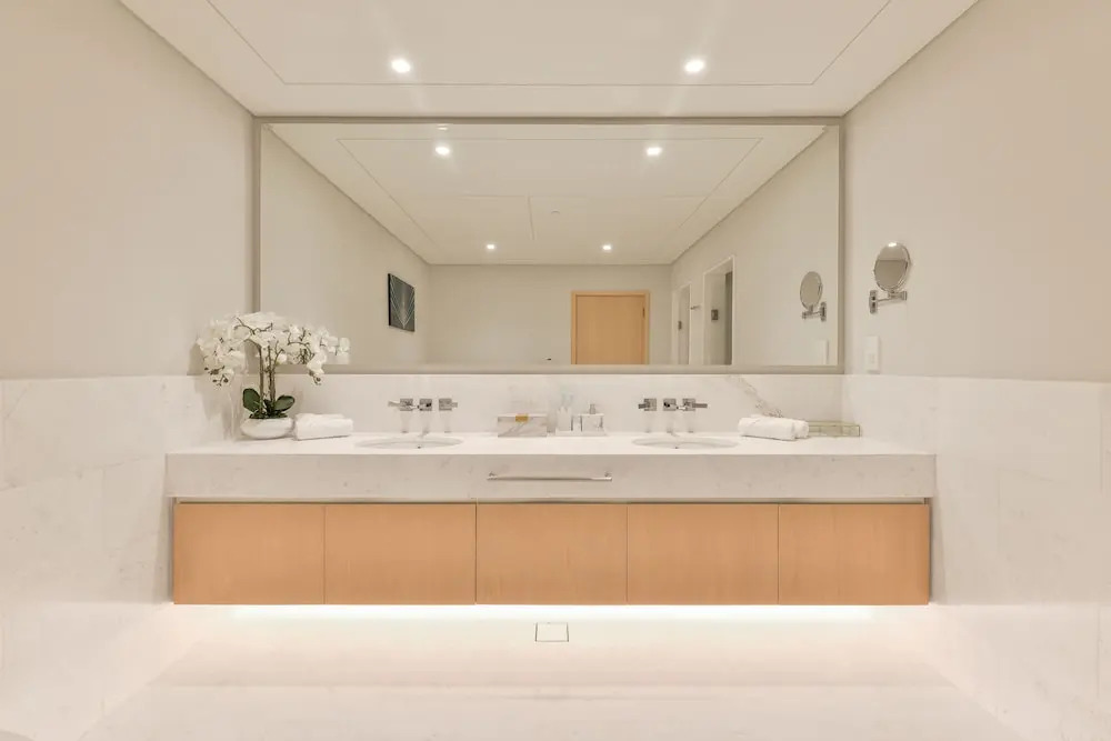 Ultra Luxury Palm Tower with Shared Hotel Facilities