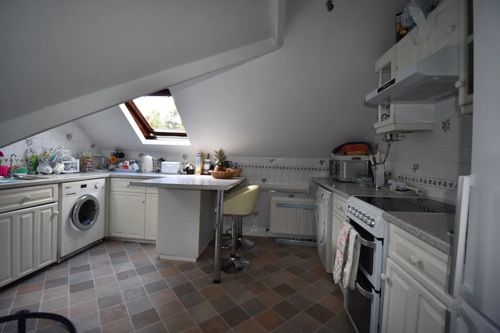 Immaculate 4-bed Apartment in Bournemouth & spa