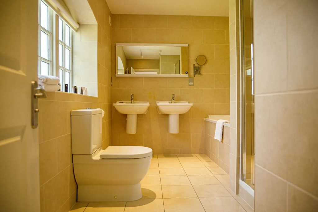 Barnett Hill - Luxury Hotel