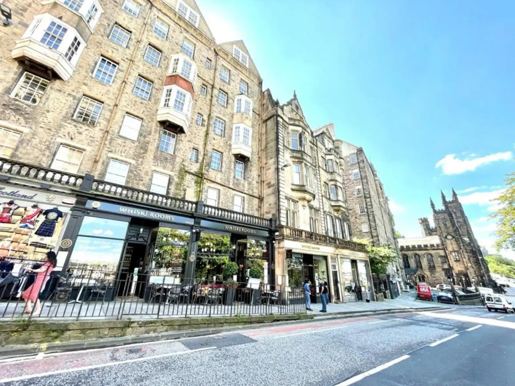 Sumptuous 2BR Apt Next To Edinburgh Castle!