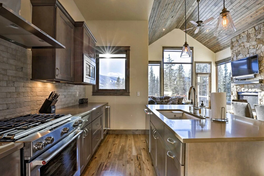 Ideally Located Winter Park Townhouse w/ Hot Tub!