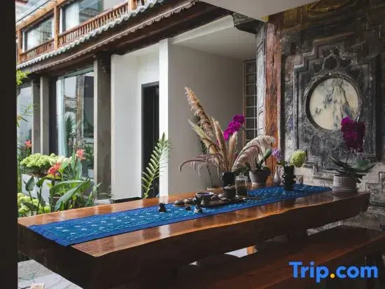 Manyun Ting Bai Ethnic Centennial Courtyard Designer Meisu