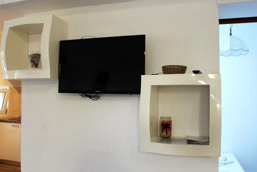 House With 3 Bedrooms in Kolanjski Gajac, With Enclosed Garden and Wif