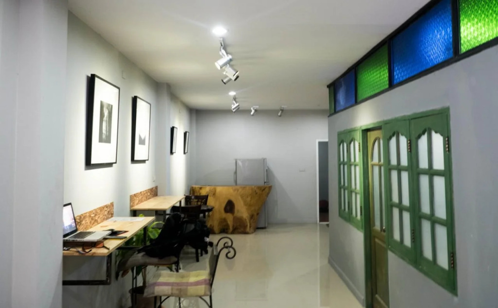 Baan Lansa Bed & Bar - Hostel