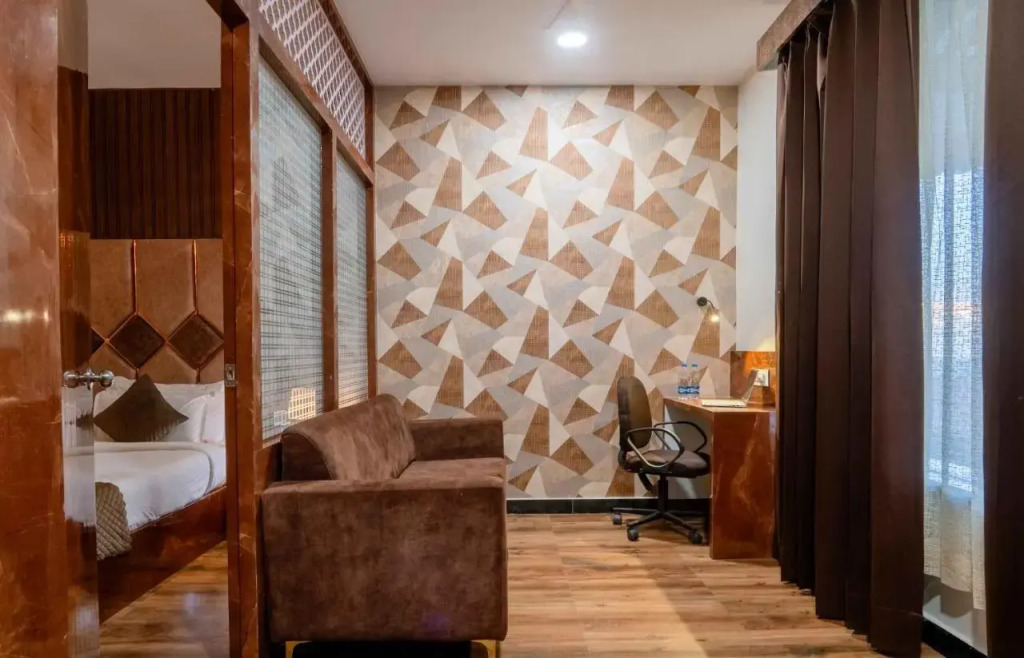 Hotal Paradise Palace Inn (Highway Hotel)