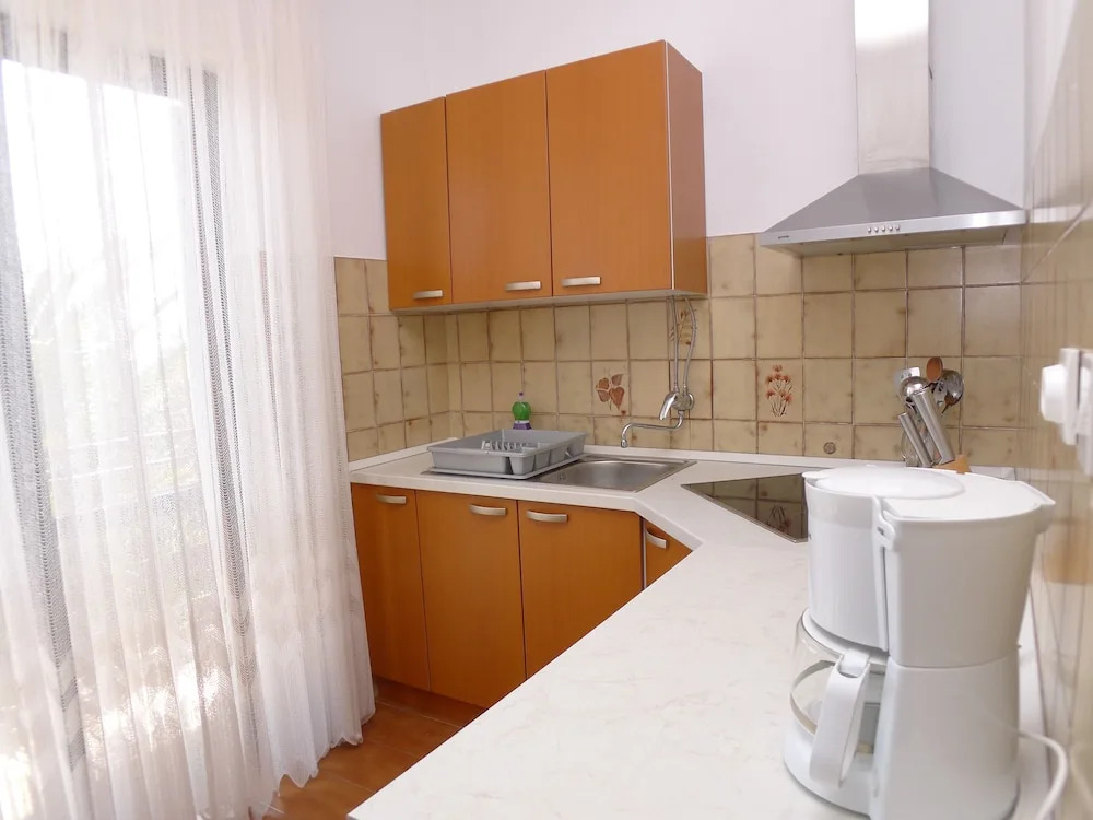 8 Person 3 Bed Apartment With Pool Near the Beach