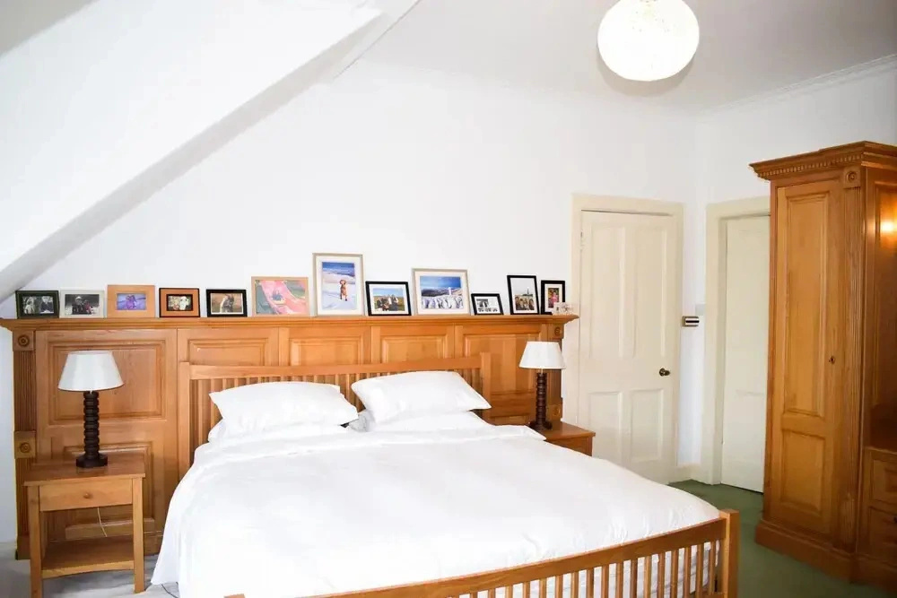 Beautiful & Bright Three Bedroom Home