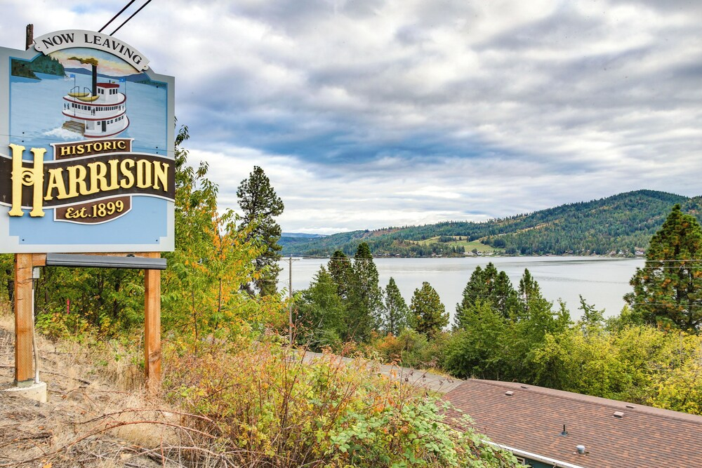 Harrison Getaway w/ Deck & Lake Views!