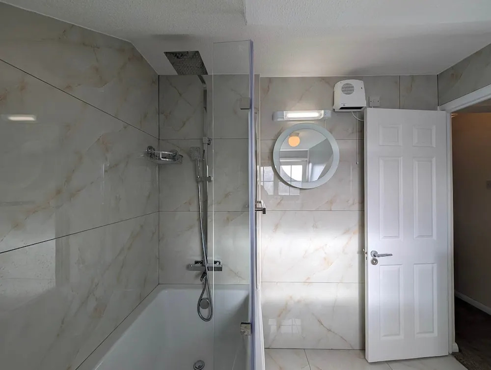 Comfortable 2-bedroom House With Free Parking