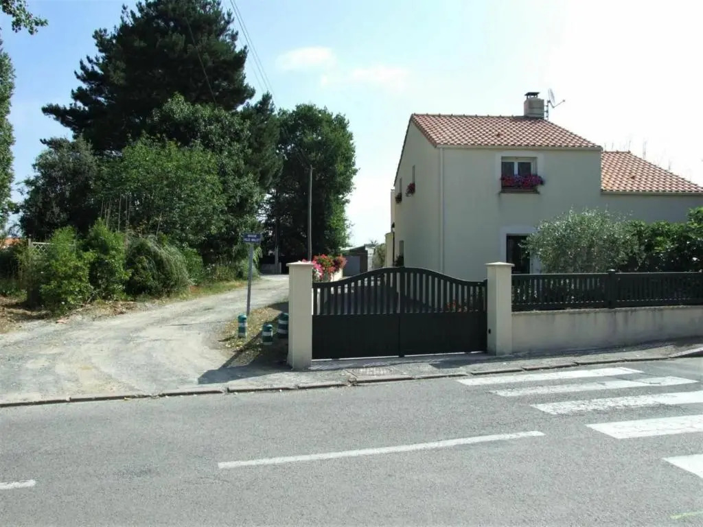 Gîte Confortable entre Nantes et la Mer avec Parking Sécurisé et Coin Détente Privé - FR-1-306-885