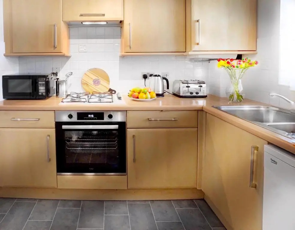 Wokingham - 2 bed with parking