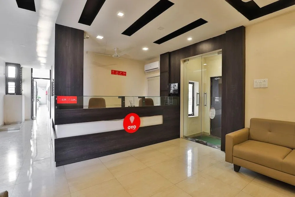 OYO 22551 Hotel Ssv