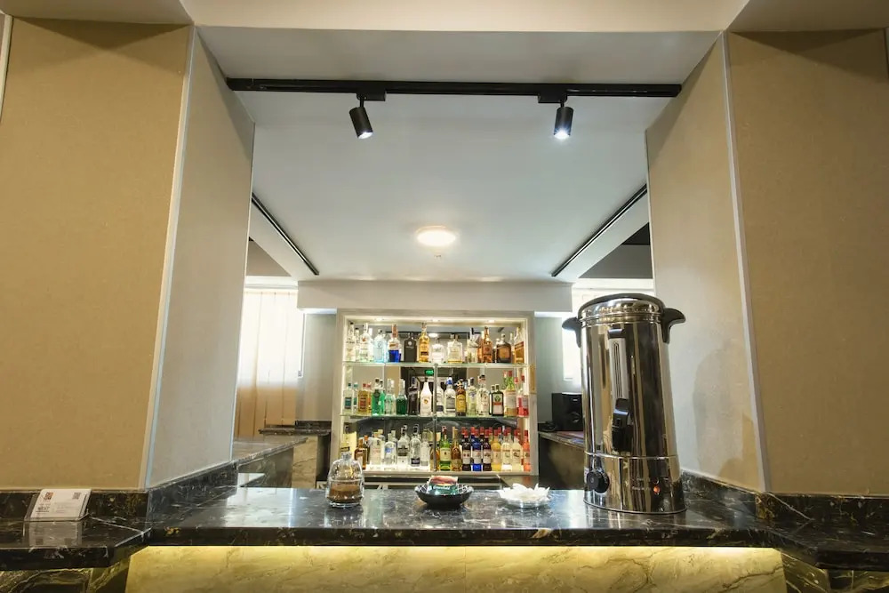 Apart Hotel West
