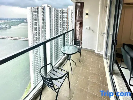 R&F Seaview Suite 2B2B Walking to CIQ