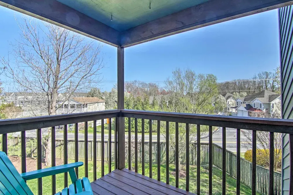 2 Mi to Ocean: Rehoboth Beach Condo w/ Pool Access