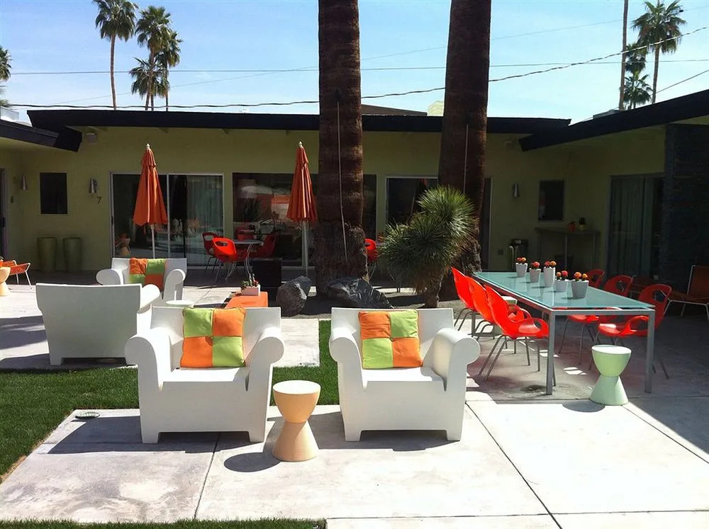 Inndulge - Iconic Gay Men's Resort