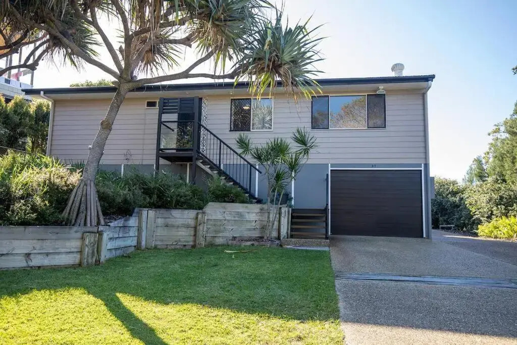 The Pandanus House - Beach styled home - sleeps up to 7 - close to beach