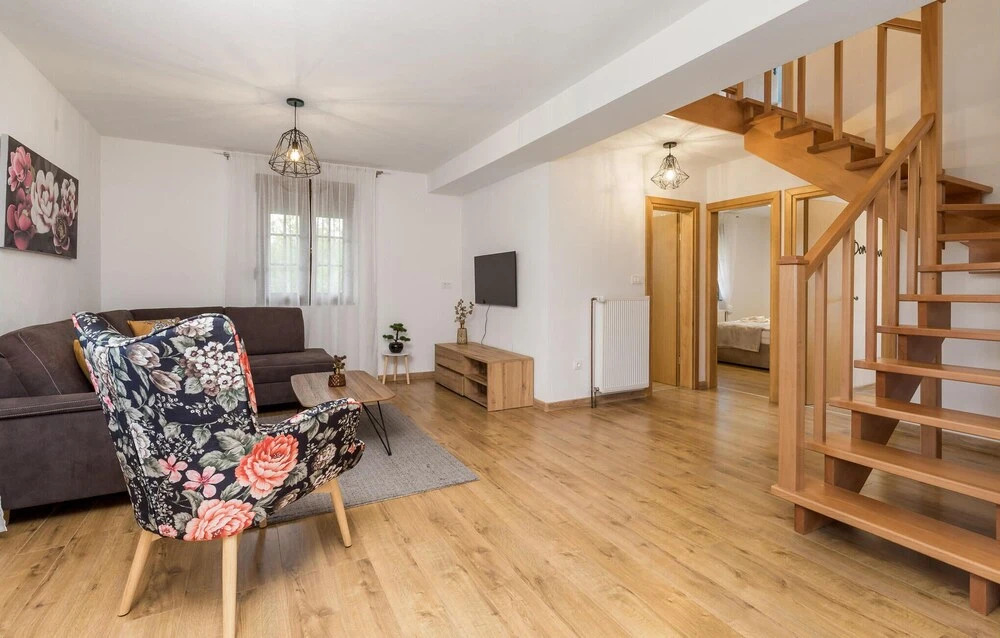 Luxurious Home In Otocac