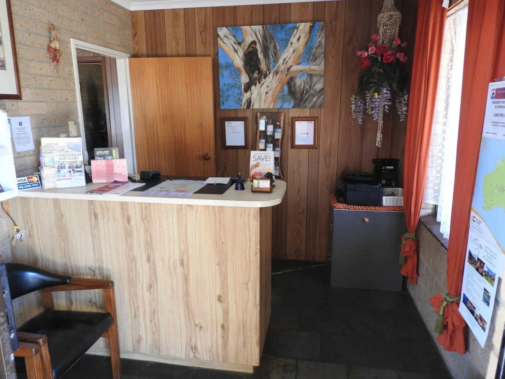 Lone Pine Motel