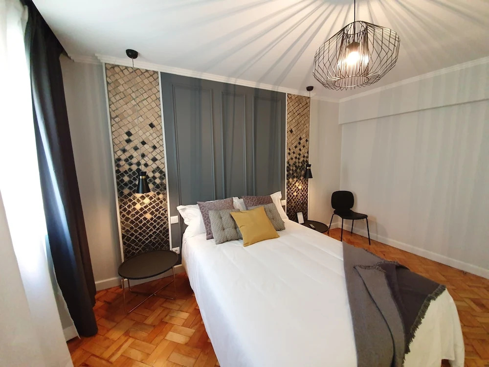 Lisbon Airport Charming Rooms