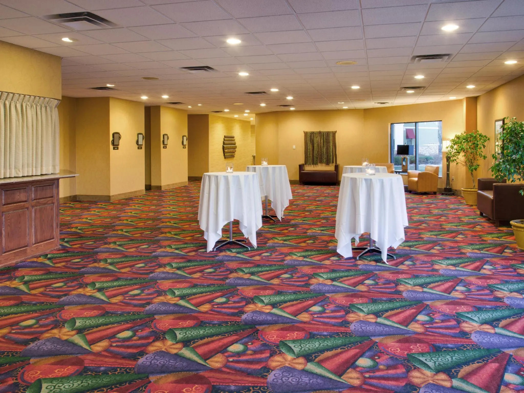 DoubleTree by Hilton Austin, MN