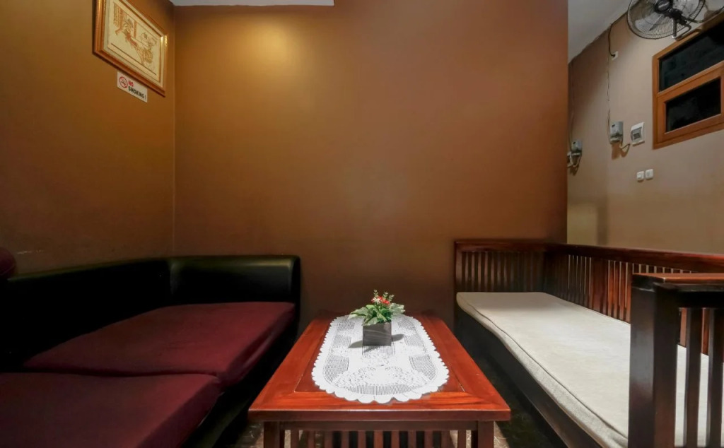 RedDoorz near Manggarai Station 2