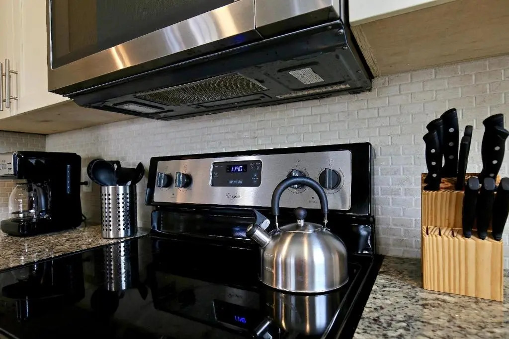Amazing townhouse fits in10 gated community just 10 min to Disney!