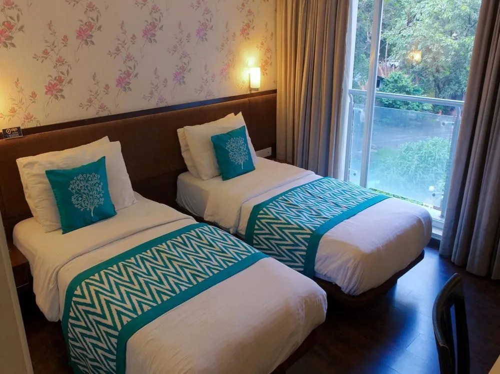 OYO Premium Borivali Kora Kendra