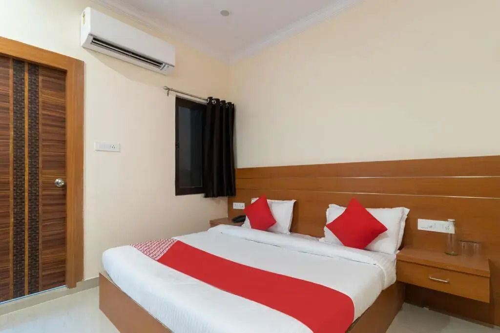 Vishwanath Palace by OYO Rooms