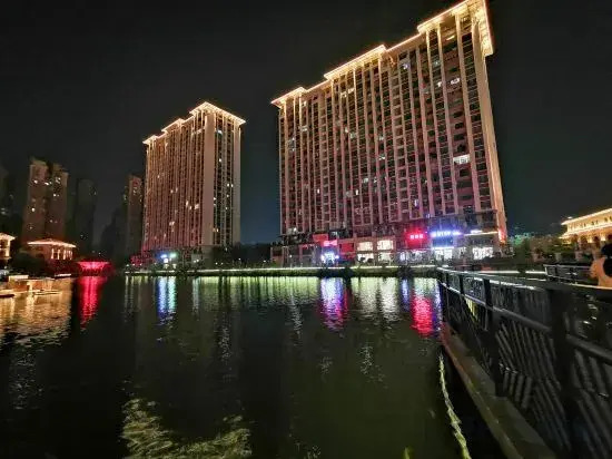 Orange Lakeside Apartment Hotel