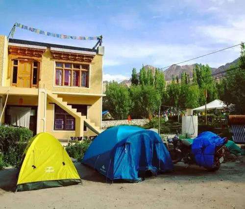 Nilza Guesthouse And Restuarant
