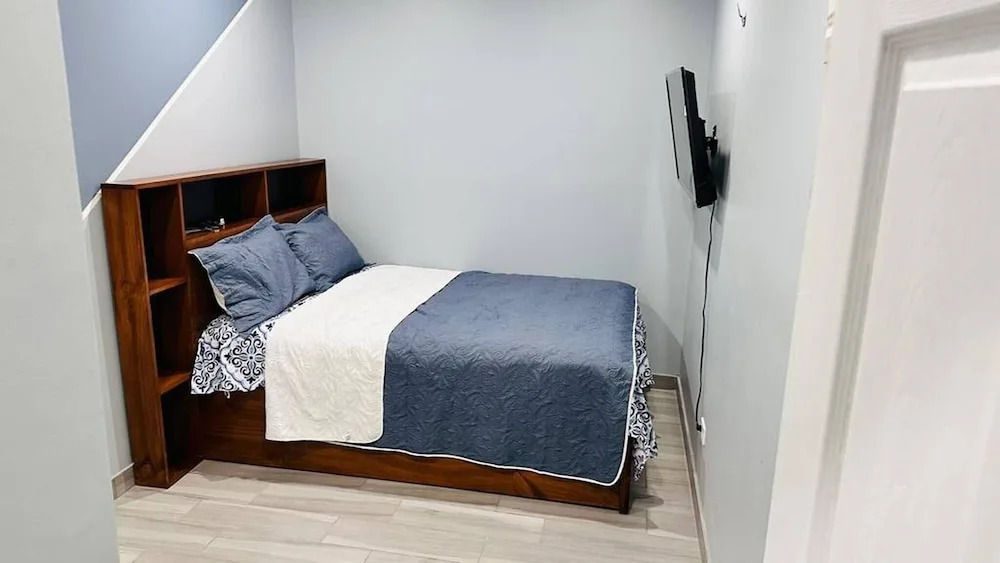 3 bed 2 Bath 15 min From Airport