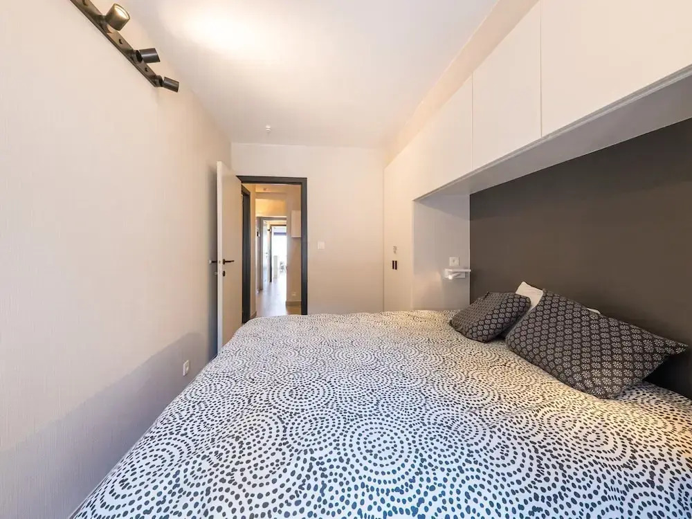 Apartment With 3 Bedrooms and sea View