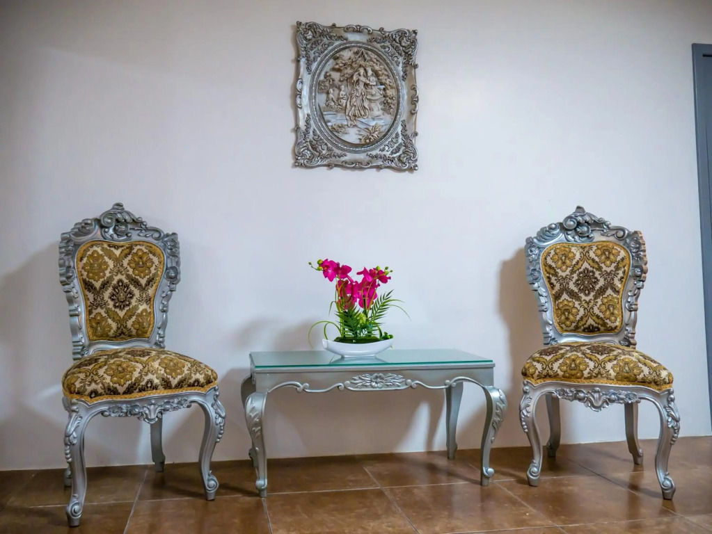 The Royalty Inn ApartmentHotel #1