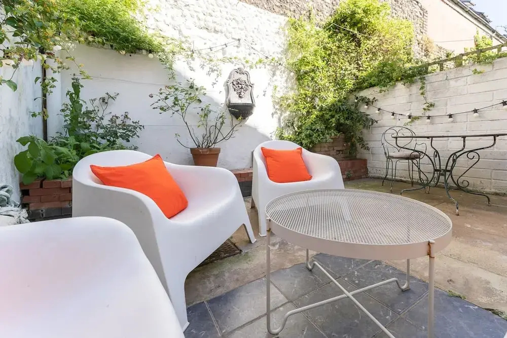 Host Stay Sunny Terrace on Robert Street