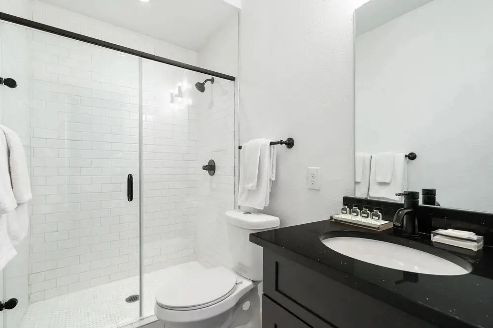 Lovely Montrose Suites by Sonder