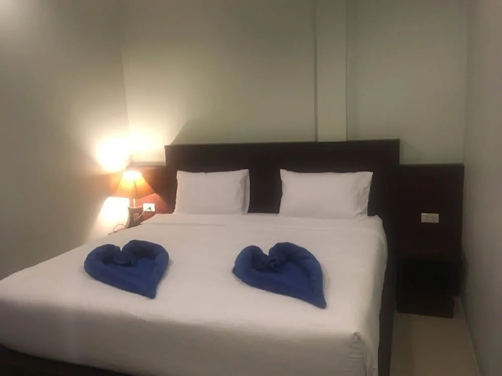 Pinthong Aonang Villa