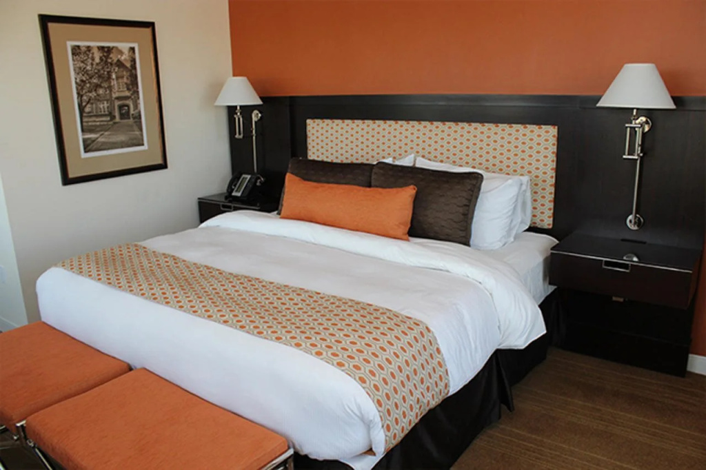 University Plaza Waterfront Hotel