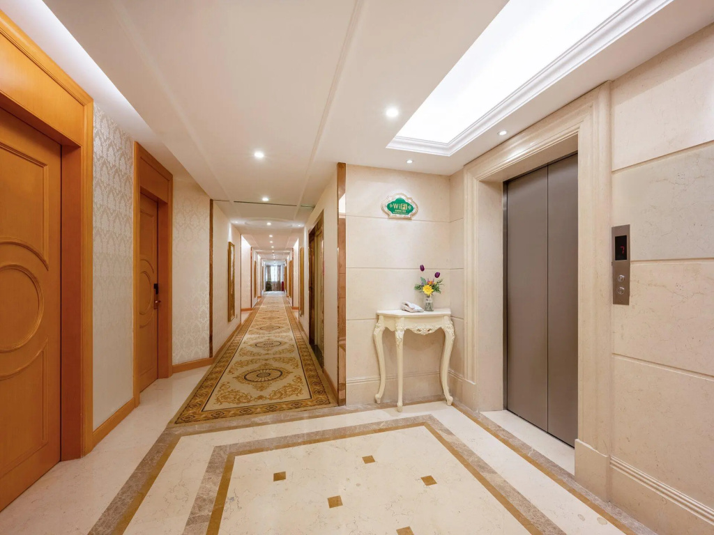 Vienna Hotel (Guangzhou Xintang Shacun Metro Station)