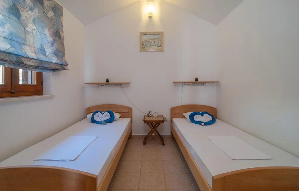 Amazing Home in Sutivan With 2 Bedrooms, Wifi and Private Swimming Pool