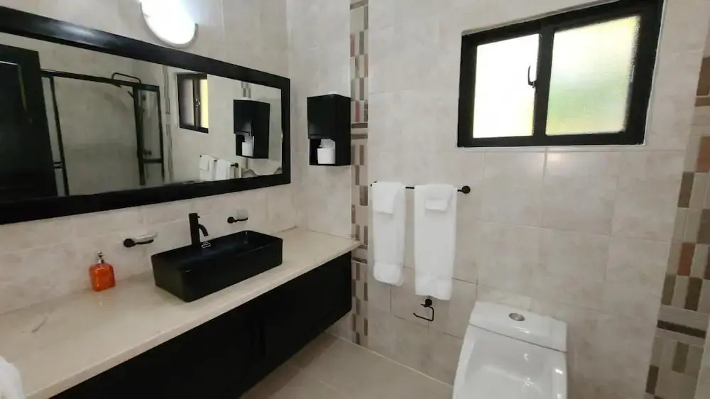 Spacious Private 7 Bedroom - Bachelor s Welcome
