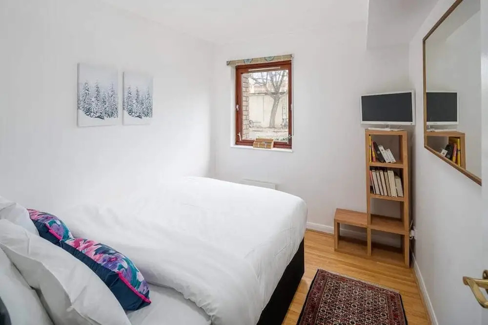 Spacious 2 bed Sleeps 5 With Parking nr Chelsea