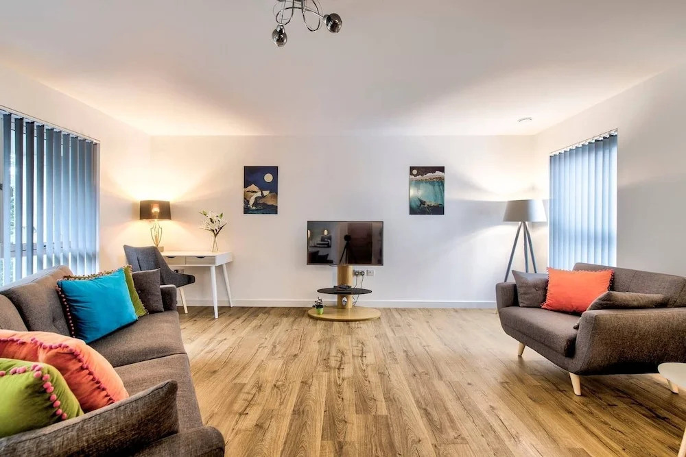 Stylish 2 Bed Apartment, With Easy Access To The City Centre