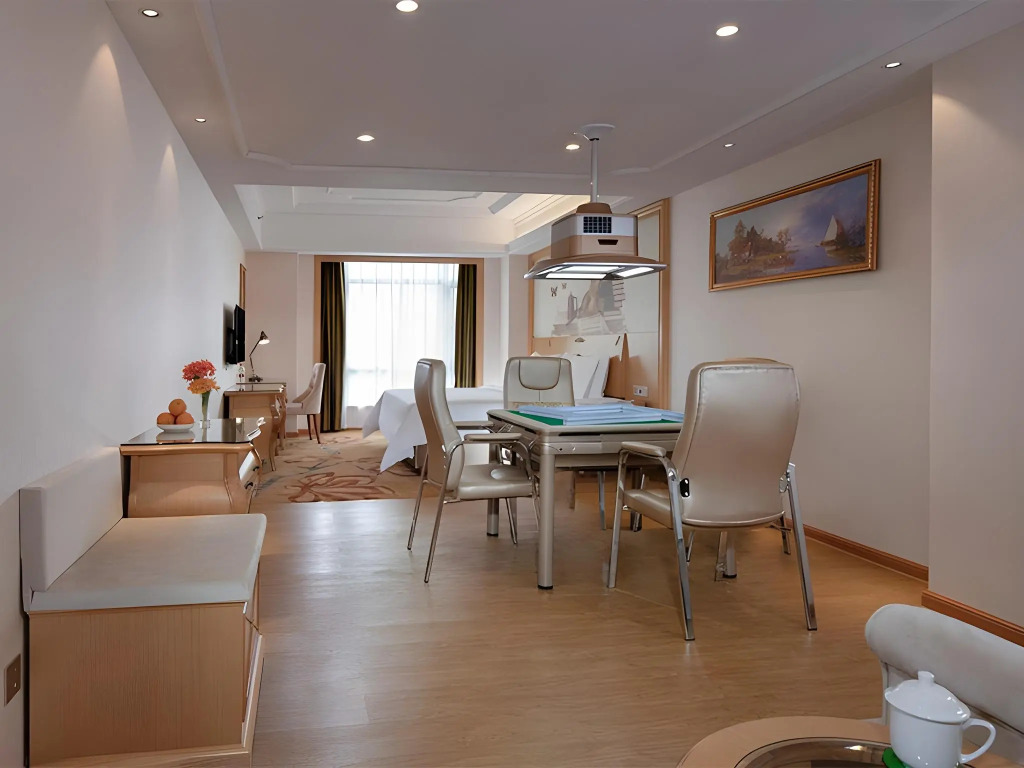 Vienna International Hotel (Huizhou Daya Bay Coastal Park Branch)