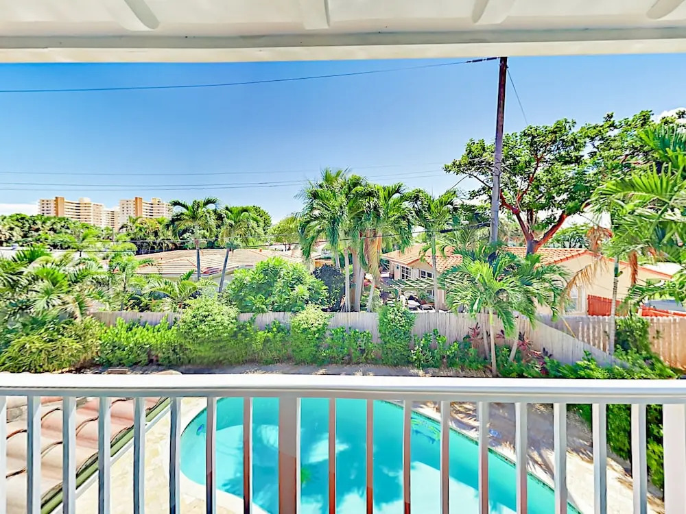 4br/4ba W/ Private Deck & Heated Pool - Near Beach 4 Bedroom Home