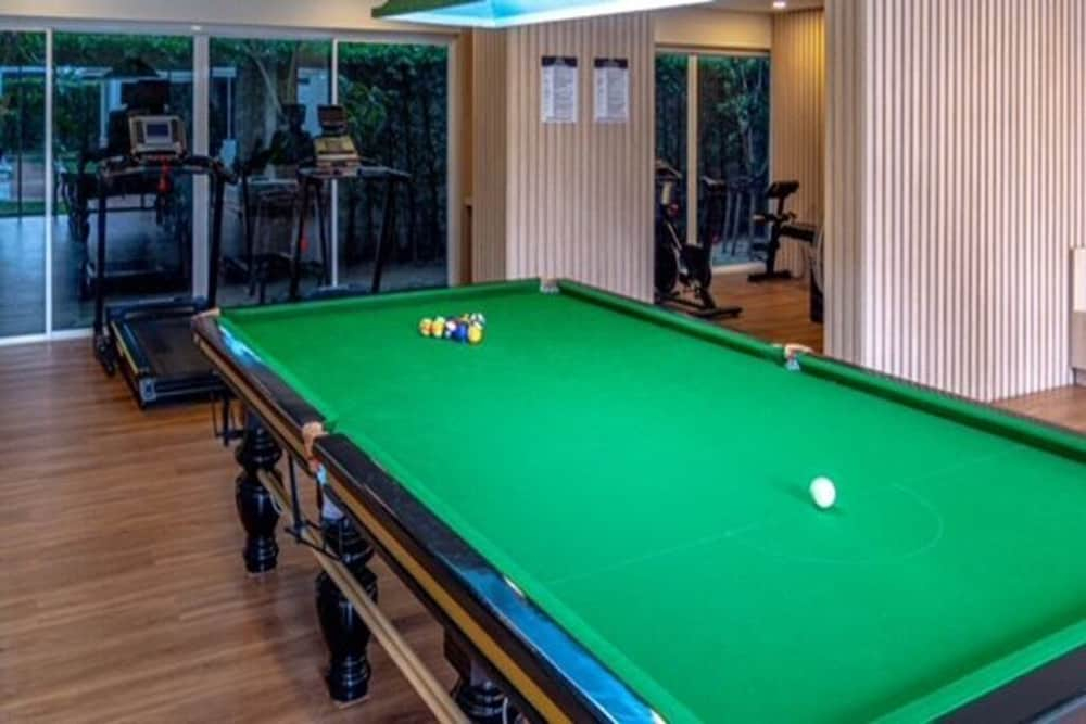 1BR Condo Gym Sauna Pool 650m Beach C271