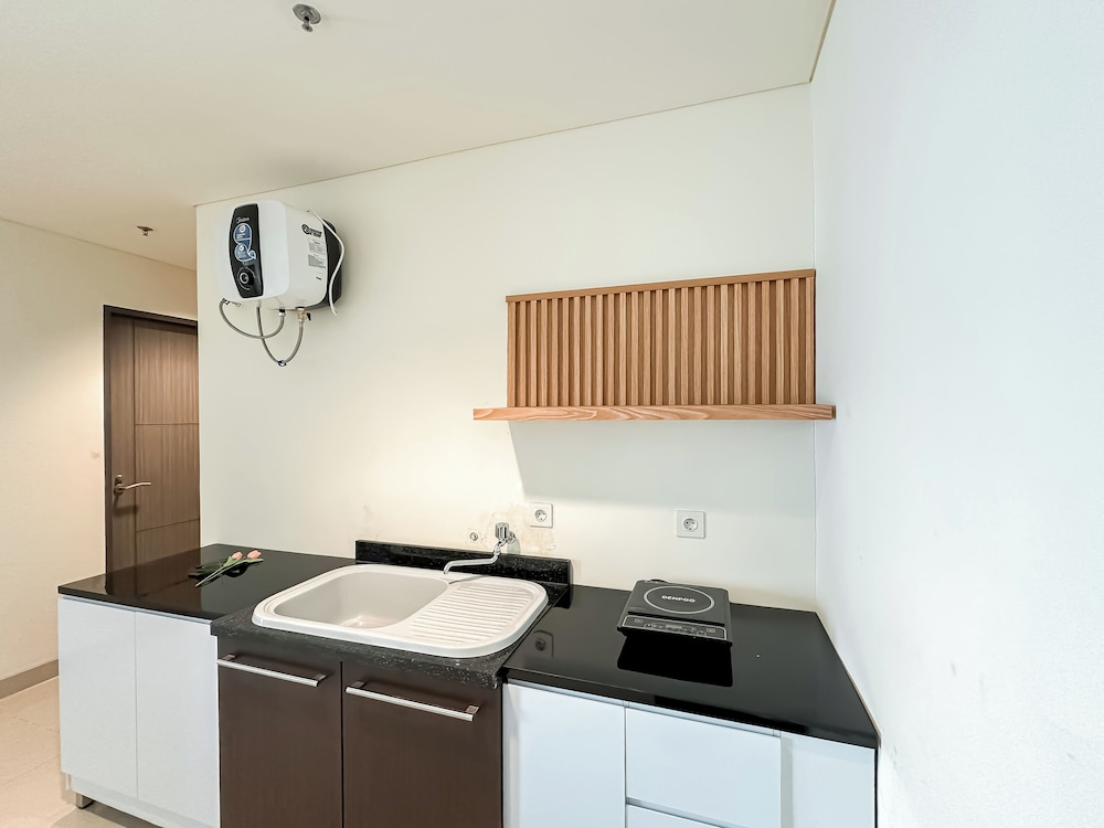 Lovely And Vibrant 2Br Space At Praxis Apartment